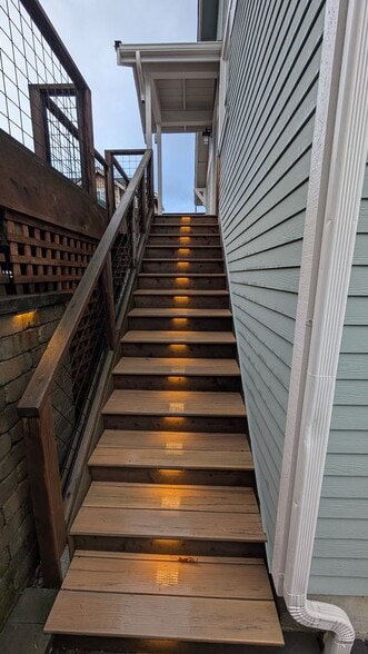 Building Photo - Valley St Duplex