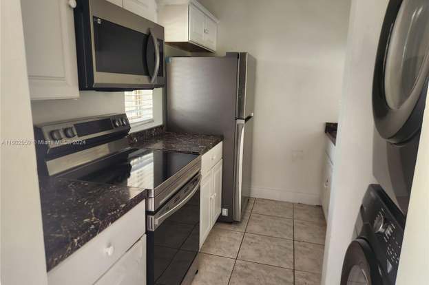 Building Photo - 9962 Twin Lakes Dr