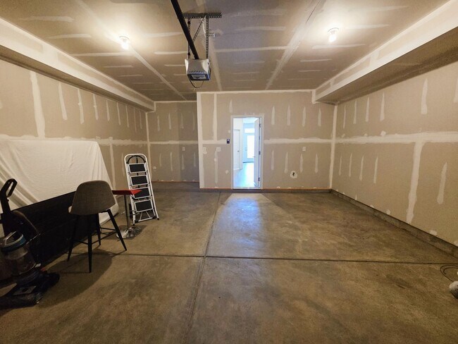 Building Photo - 2209 Cantina Ln