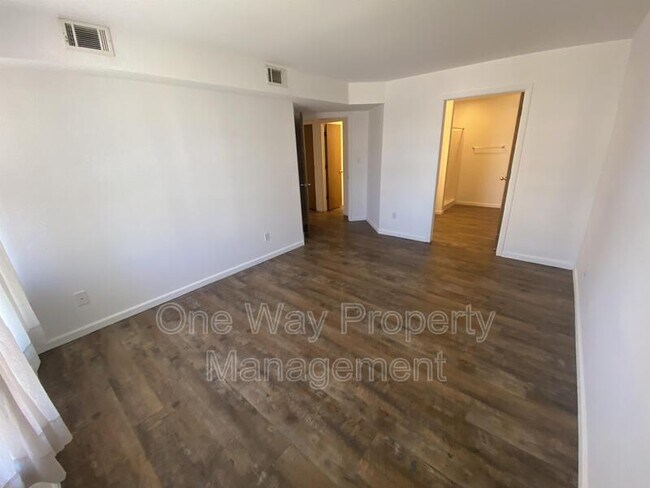 Building Photo - 2820 17th Ave