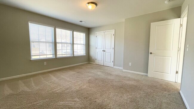 Building Photo - 263 Solstice Dr