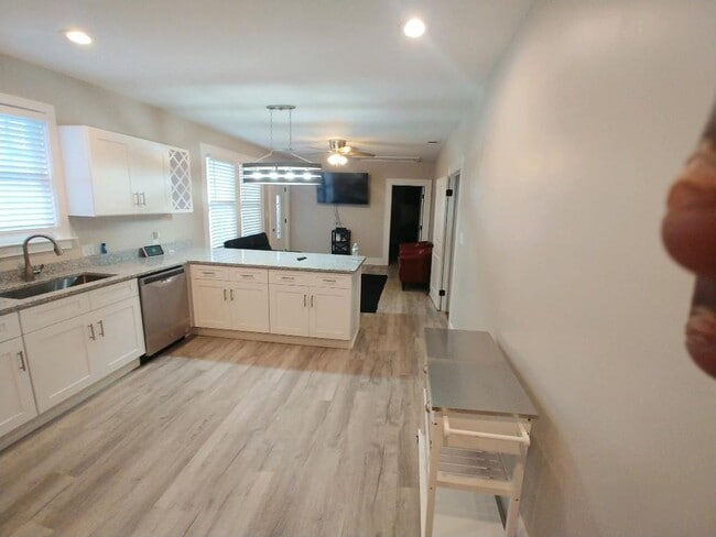 Building Photo - Charming 3BR House in Savannah
