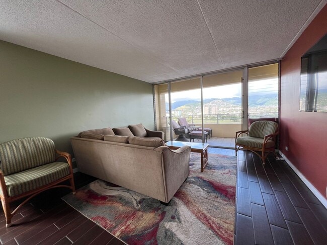 Building Photo - 2BD/2BA/2PKG. Furnished, Waikiki, Views, Breeze