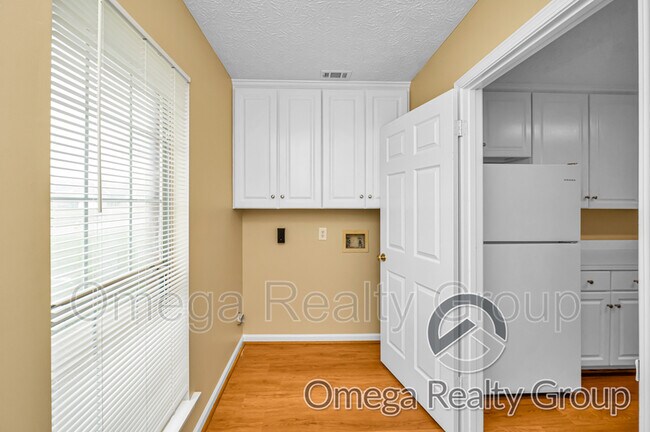Building Photo - 6525 Foxleigh Ct