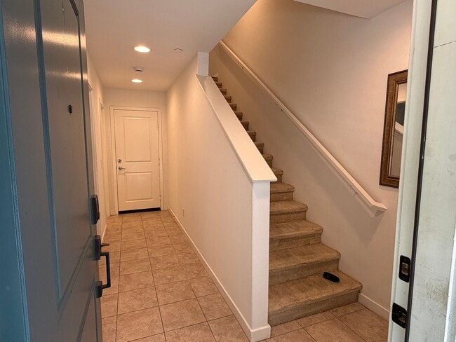 Building Photo - Modern, Spacious 3BR/4BA Home with Exceptional Freeway Access & Nearby Nature