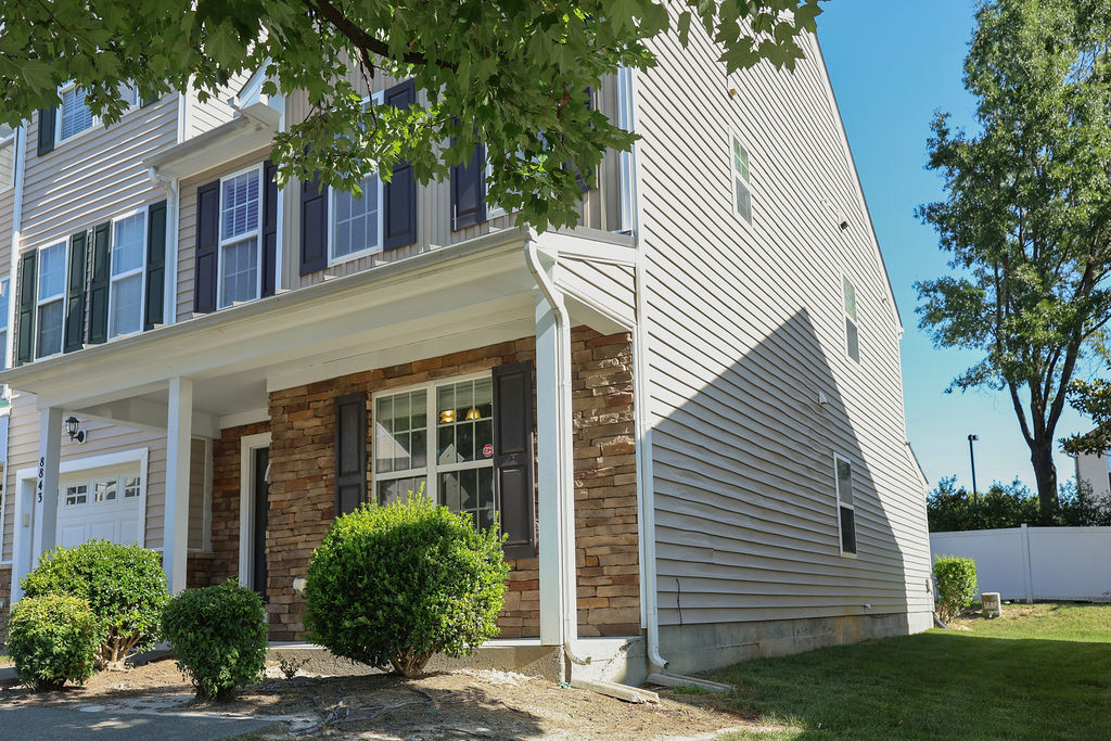 Building Photo - 8843 Thornton Town Pl