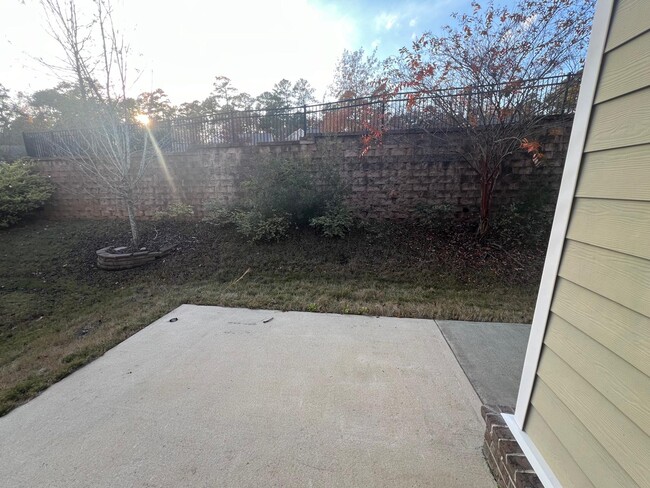 Building Photo - 2121 Chipley Dr