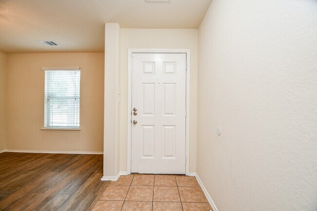 Building Photo - 5327 Stonegate Dr