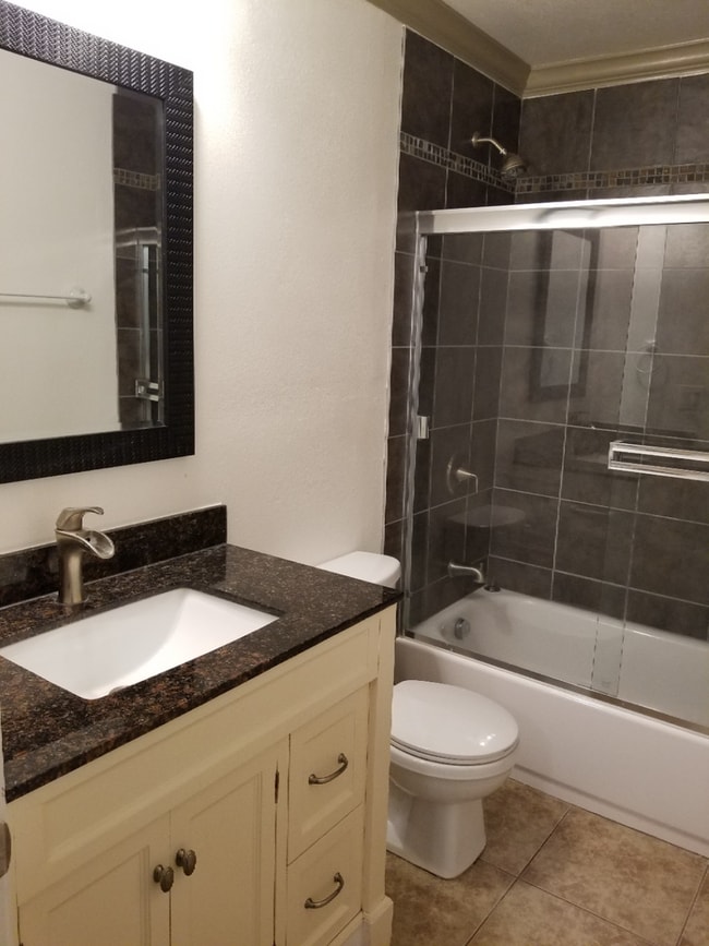 Building Photo - 4 Bed 2 Bath Single Family Home In Concord...