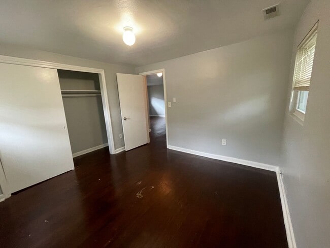 Building Photo - Coleman Place Duplex Quick Possession