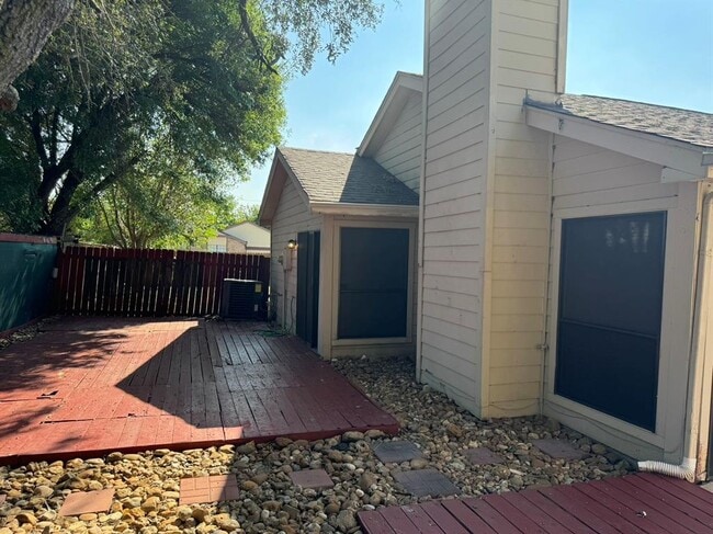 Building Photo - 12704 Westpark Dr