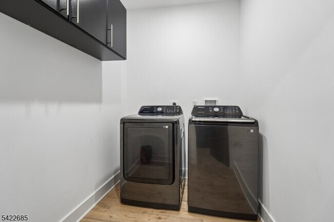 Building Photo - 301 Kingsland Rd