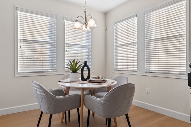 Building Photo - Bright and Open 2BD/2BA Condo at the Courtyards at Dublin Ranch Villages!