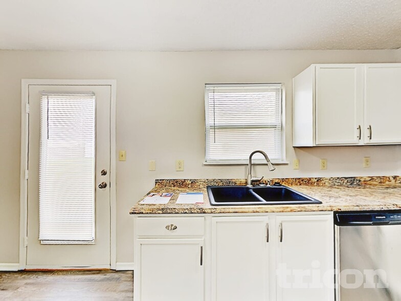 Building Photo - 1909 Blue Pine Ln