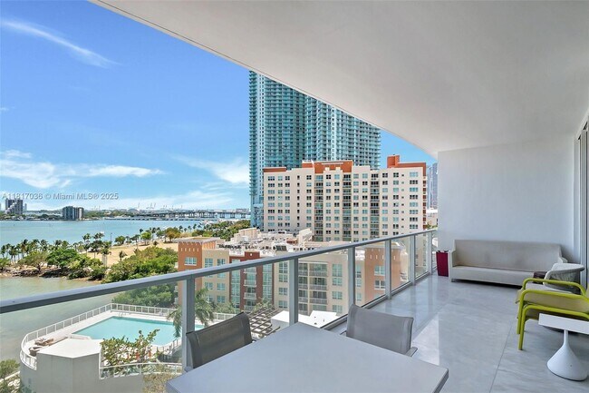 Building Photo - 2020 N Bayshore Dr