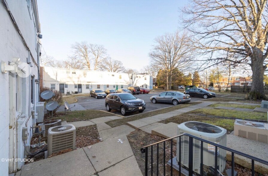Building Photo - 2537 Iverson St