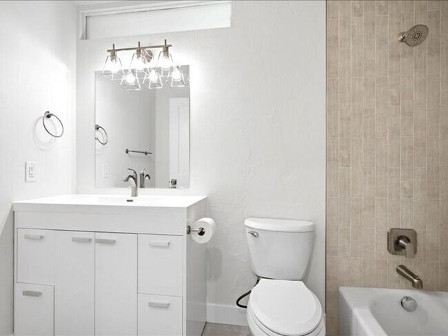 Building Photo - BOUNTIFUL New Remodeled 4 bed 3 bath home