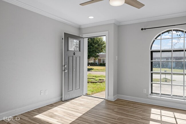 Building Photo - 1419 Teekell St