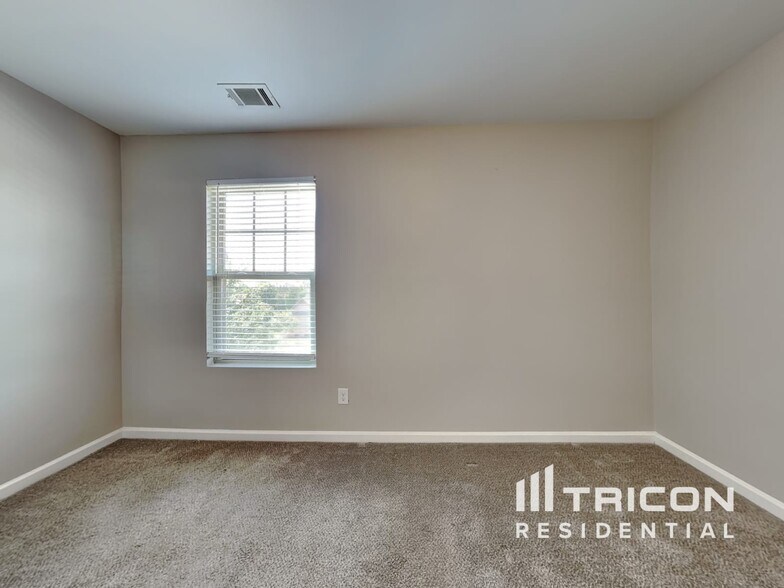 Building Photo - 419 Renown Ct