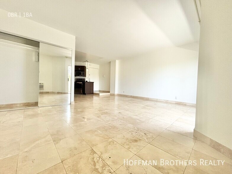 Building Photo - 3947 Los Feliz Blvd