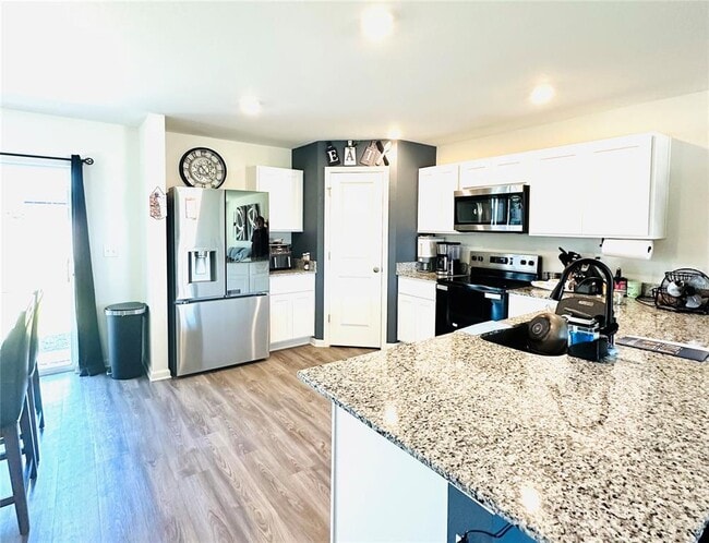 Building Photo - 1053 Ambleside Dr