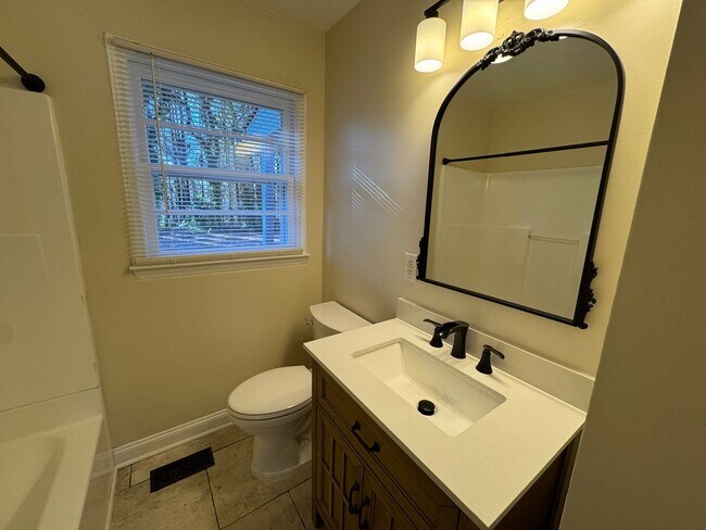 Building Photo - Available to Show