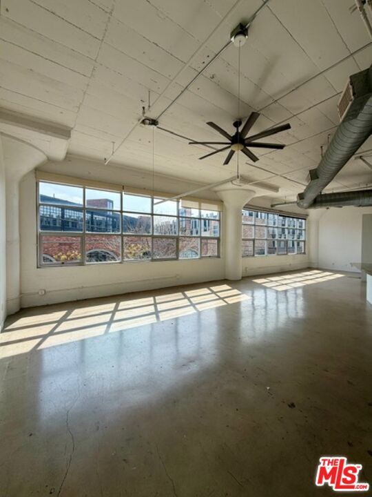 Building Photo - 530 Molino St