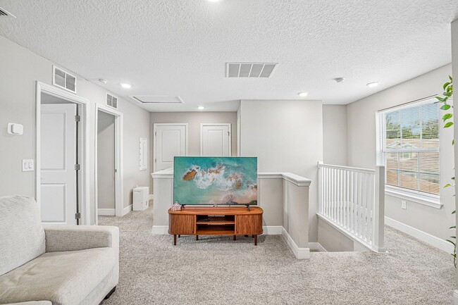 Building Photo - Heritage Oaks gated community 3/2.5/2 Townhome