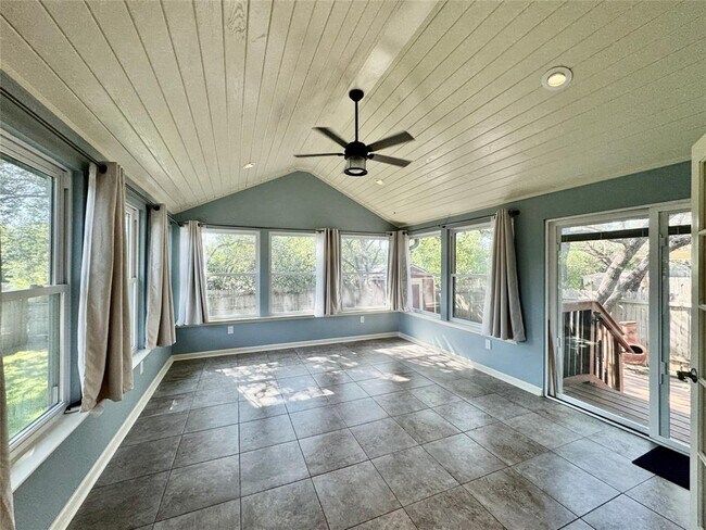 Building Photo - 8311 Edgemoor Pl