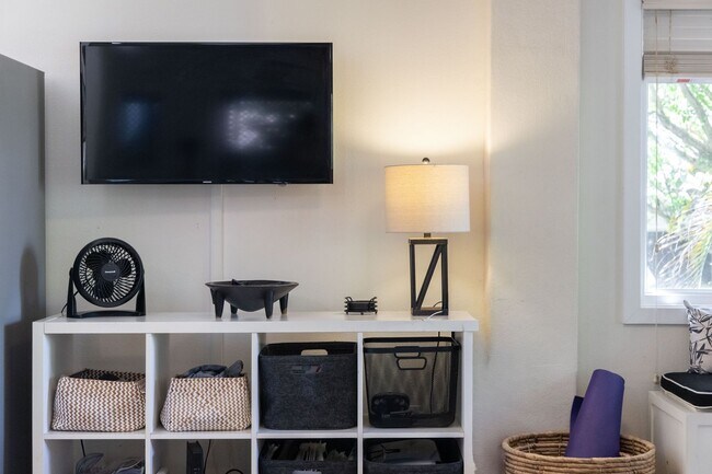 Building Photo - 59-18 Holawa Street