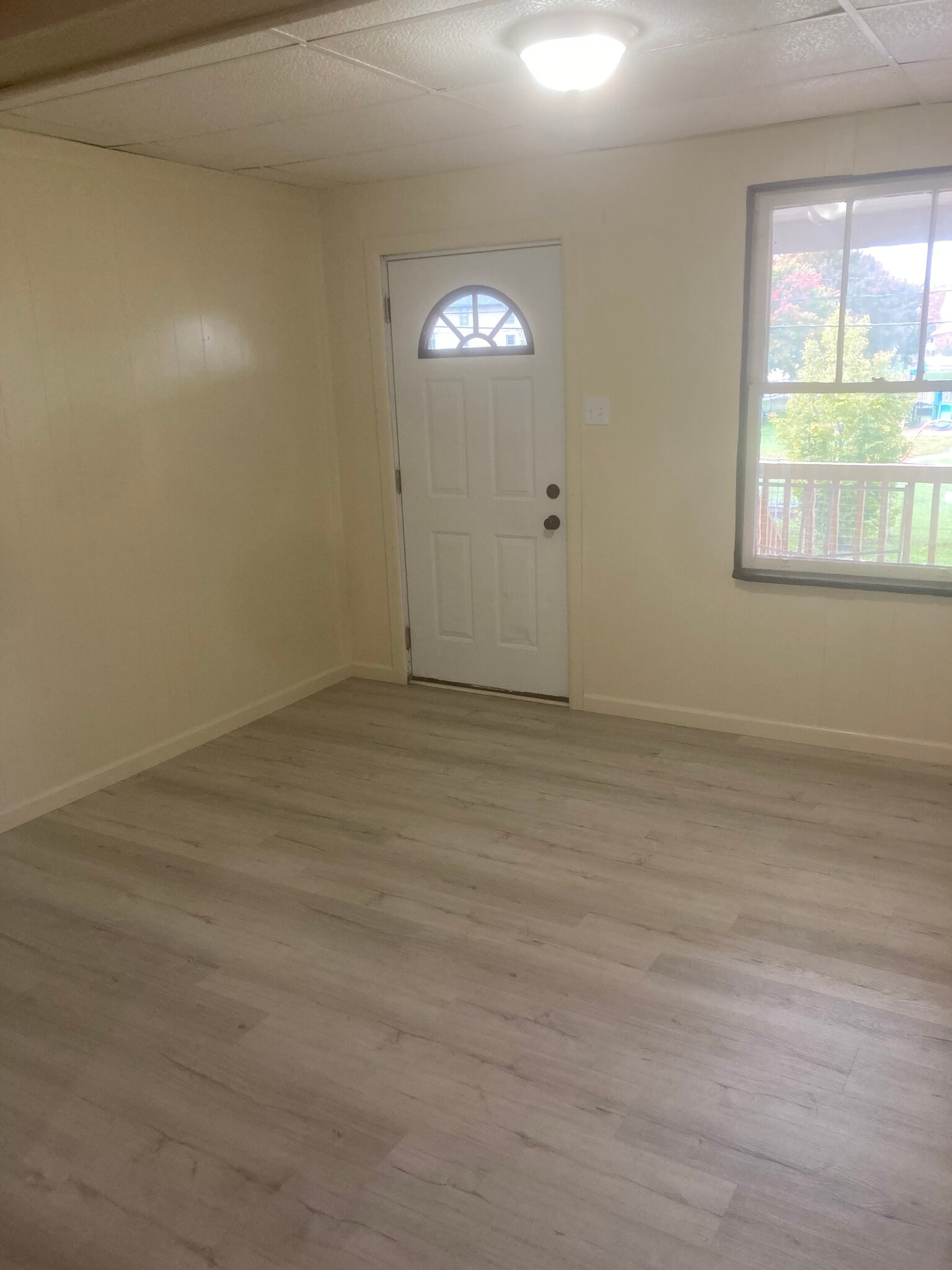 Living Room4 - 533 Jackson Ave