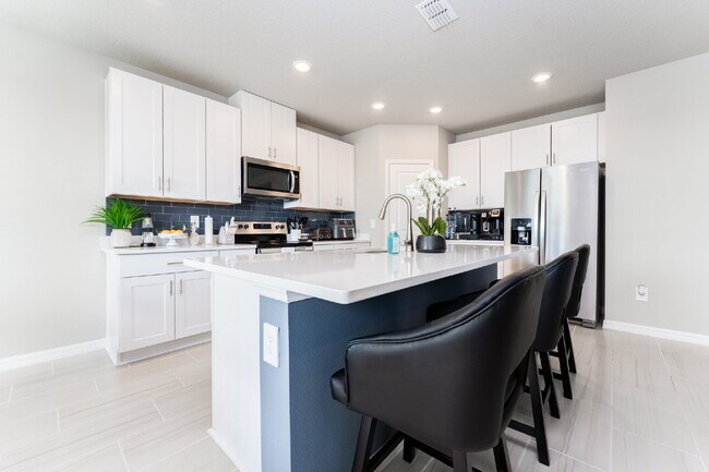 Building Photo - Spacious & Beautifully designed 4 Bedroom/...