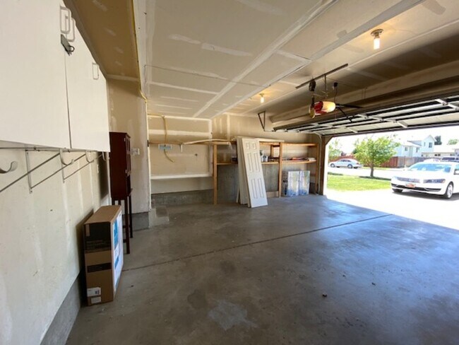 Building Photo - 2022 N 850 W