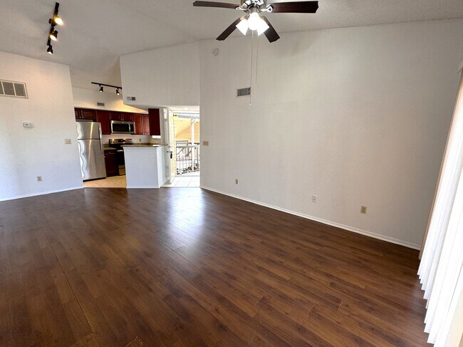 Building Photo - 1948 Lake Atriums Cir