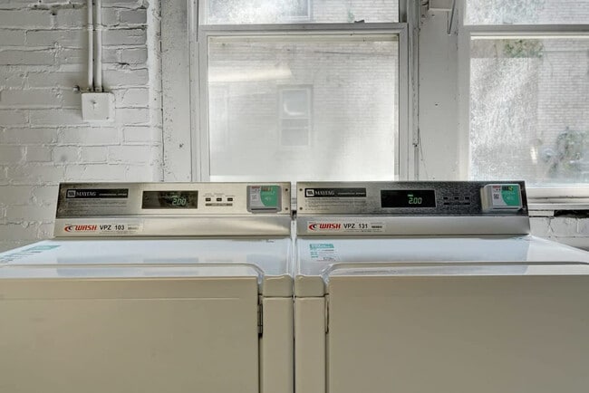 Building Photo - 1925 N Prospect Ave