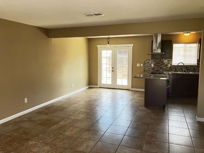 Building Photo - "Charming 3-Bedroom 1 BATH  Haven in Merce...