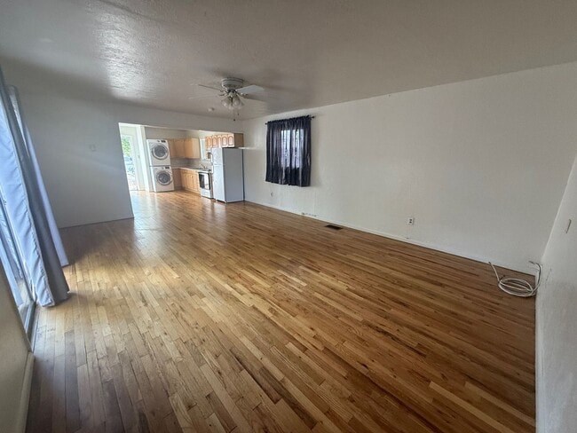 Building Photo - 1253 E Mesa Ave
