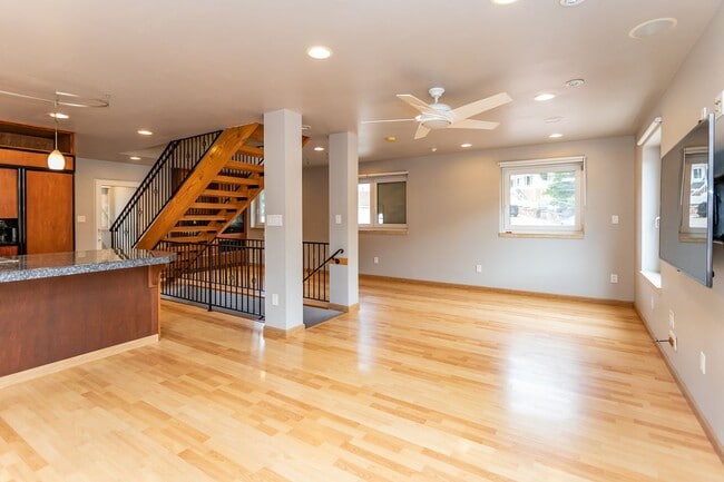 Building Photo - Charming 3-Bed, 2-Bath Home in Manitou Spr...