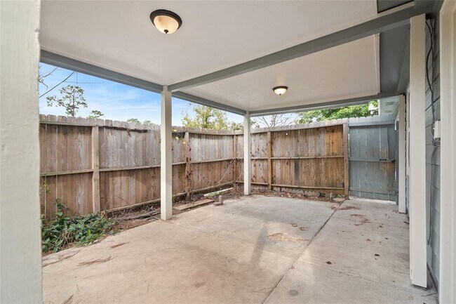 Building Photo - 6602 Lynngate Dr