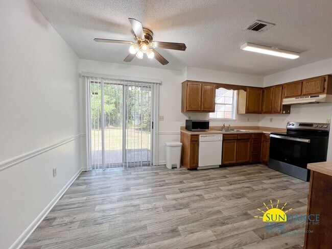 Building Photo - Spacious Two-Story 4BR Cul-De-Sac Home in South Crestview!