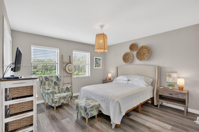 Building Photo - 9425 S Ocean Dr