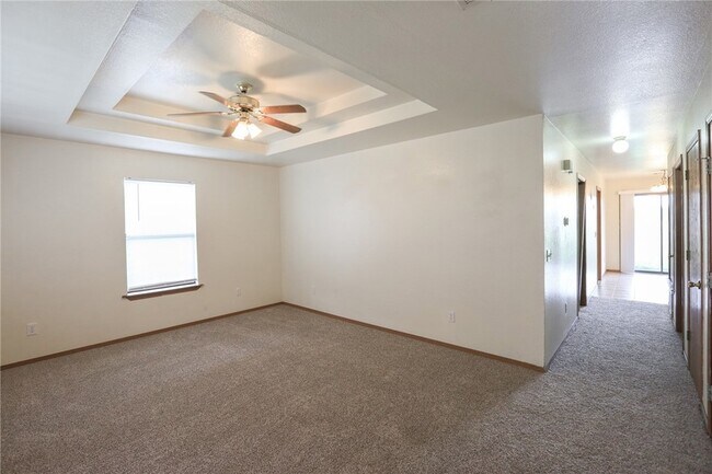 Building Photo - 2223 W Roselawn St