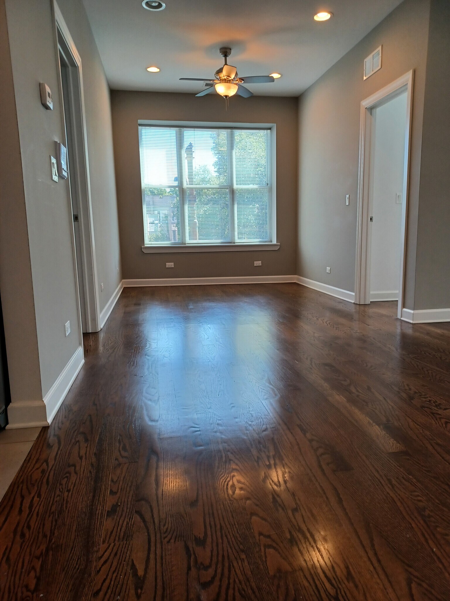Dining room - 2800 W Logan Blvd