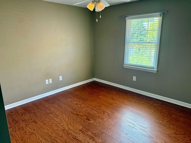 Building Photo - 3053 Woodale Cir