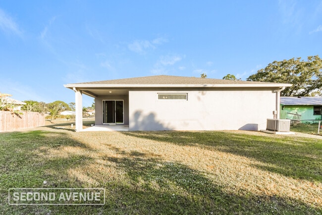 Building Photo - 1426 Paramount Ave SE