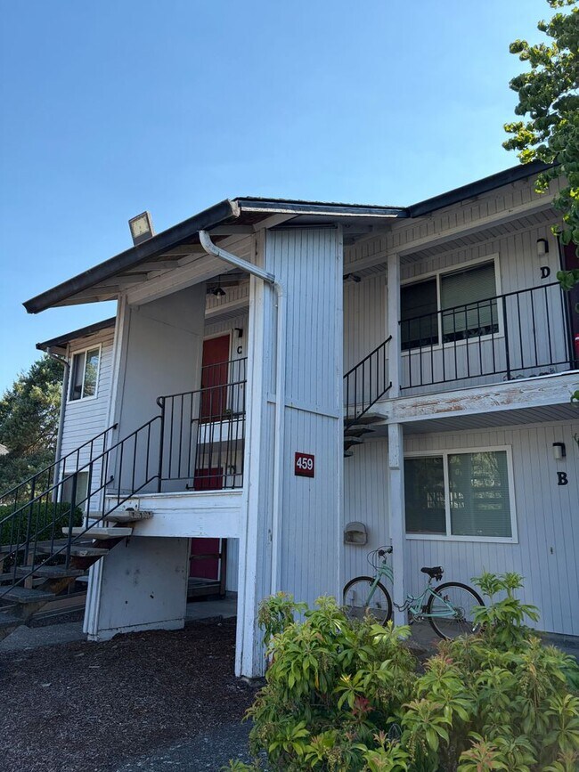 Building Photo - 459-C SE Lilly Ave