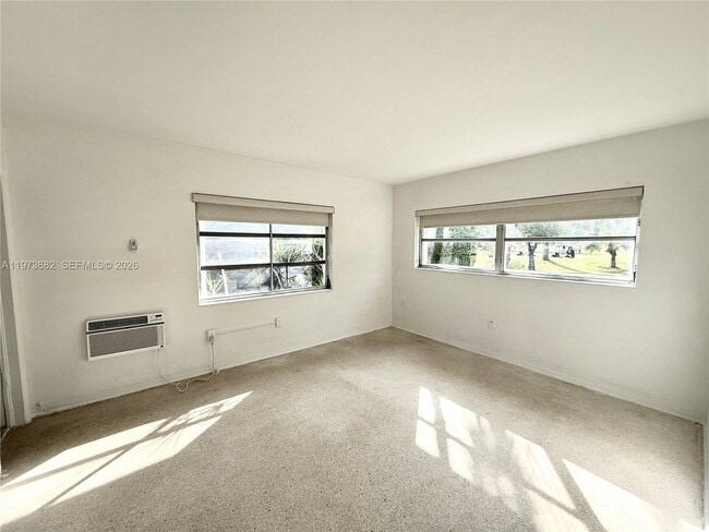 Building Photo - 845 Fairway Dr