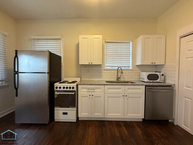Building Photo - A Timeless Gem Awaits - Elegant Historic Home Nestled in the Heart of Los Angeles Heights Keyston...