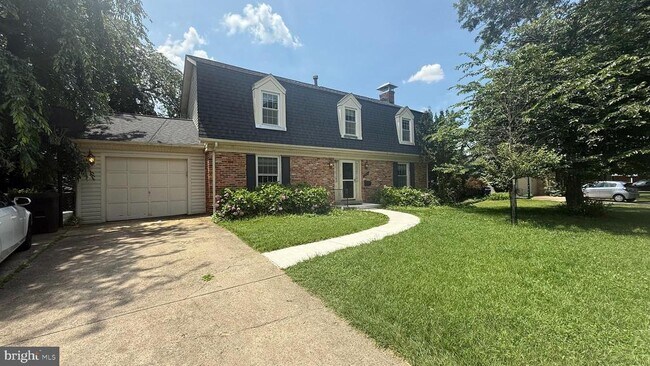 Primary Photo - 8704 Victory Ln