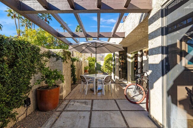 Building Photo - Mountain View Retreat in Palm Springs